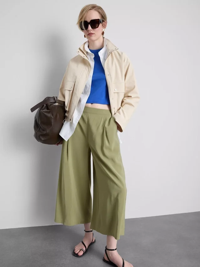 Culotte-Hose mit mittlerer Leibhöhe und weitem Bein Culotte-Hose mit mittlerer Leibhöhe und weitem Bein