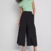 Culotte-Hose mit mittlerer Leibhöhe und weitem Bein Culotte-Hose mit mittlerer Leibhöhe und weitem Bein