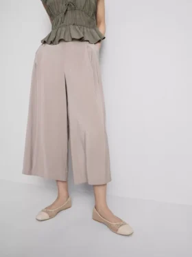 Culotte-Hose mit mittlerer Leibhöhe und weitem Bein