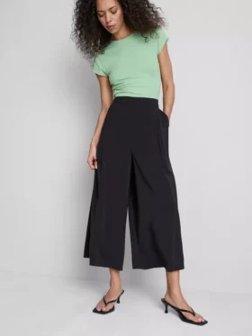 Culotte-Hose mit mittlerer Leibhöhe und weitem Bein