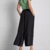 Culotte-Hose mit mittlerer Leibhöhe und weitem Bein Culotte-Hose mit mittlerer Leibhöhe und weitem Bein