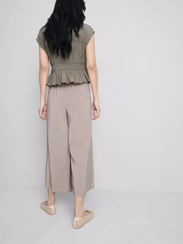 Culotte-Hose mit mittlerer Leibhöhe und weitem Bein Culotte-Hose mit mittlerer Leibhöhe und weitem Bein