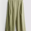 Culotte-Hose mit mittlerer Leibhöhe und weitem Bein Culotte-Hose mit mittlerer Leibhöhe und weitem Bein