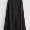 Culotte-Hose mit mittlerer Leibhöhe und weitem Bein Culotte-Hose mit mittlerer Leibhöhe und weitem Bein
