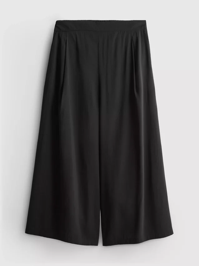 Culotte-Hose mit mittlerer Leibhöhe und weitem Bein Culotte-Hose mit mittlerer Leibhöhe und weitem Bein