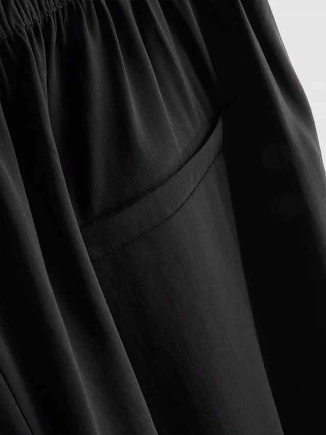 Culotte-Hose mit mittlerer Leibhöhe und weitem Bein Culotte-Hose mit mittlerer Leibhöhe und weitem Bein