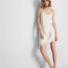 Das asymmetrische Slip-Kleid aus Satin-Spitze von The Edit Das asymmetrische Slip-Kleid aus Satin-Spitze von The Edit