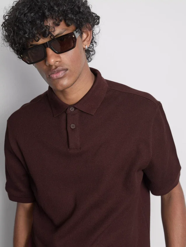 Das gerippte Polohemd von The Edit Das gerippte Polohemd von The Edit