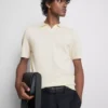 Das gestrickte Polohemd von The Edit Das gestrickte Polohemd von The Edit
