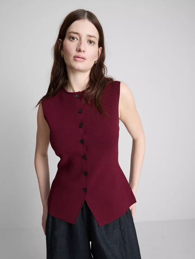 Das gestrickte Tanktop mit Knopfleiste von „The Edit“ Das gestrickte Tanktop mit Knopfleiste von „The Edit“