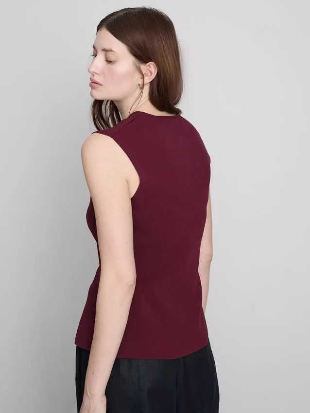 Das gestrickte Tanktop mit Knopfleiste von „The Edit“ Das gestrickte Tanktop mit Knopfleiste von „The Edit“