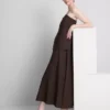 Das Midi-Kleid aus Leinenmischung mit Stufenschnitt von The Edit Das Midi-Kleid aus Leinenmischung mit Stufenschnitt von The Edit