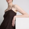 Das Midi-Kleid aus Leinenmischung mit Stufenschnitt von The Edit Das Midi-Kleid aus Leinenmischung mit Stufenschnitt von The Edit