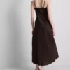 Das Midi-Kleid aus Leinenmischung mit Stufenschnitt von The Edit Das Midi-Kleid aus Leinenmischung mit Stufenschnitt von The Edit