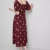 Das Midi-Kleid „The Edit“ aus Leinen mit Puffärmeln Das Midi-Kleid „The Edit“ aus Leinen mit Puffärmeln