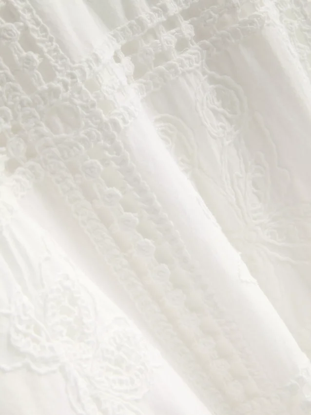 Das „The Edit Broderie“ Midi-Kleid Das „The Edit Broderie“ Midi-Kleid
