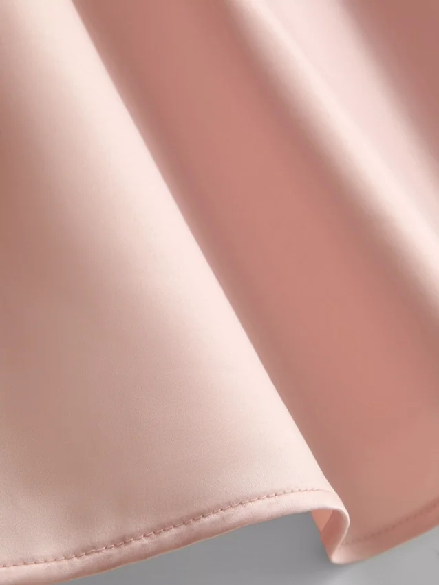 Das „The Edit“ Satin-Spitzen-Schlafanzug-Top Das „The Edit“ Satin-Spitzen-Schlafanzug-Top
