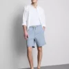 Denim-Shorts mit strukturiertem Kordelzug Denim-Shorts mit strukturiertem Kordelzug