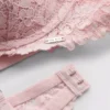 Der „The Edit High Apex“-BH aus Blumen-Spitze Der „The Edit High Apex“-BH aus Blumen-Spitze