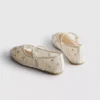 Die bestickten Flachen Schuhe von The Edit