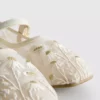 Die bestickten Flachen Schuhe von The Edit