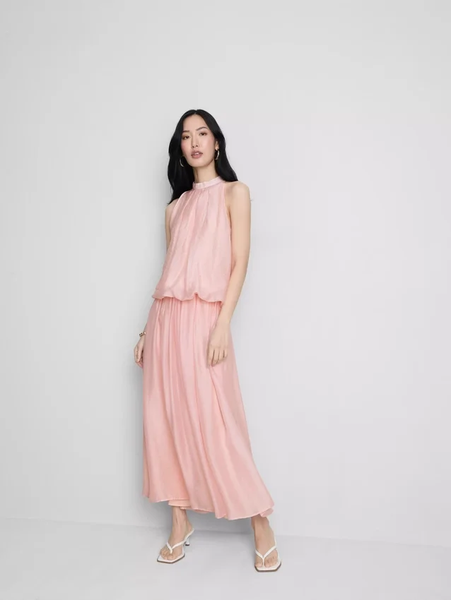 Die drapierte Halter-Bluse „Air Flow“ von The Edit Die drapierte Halter-Bluse „Air Flow“ von The Edit