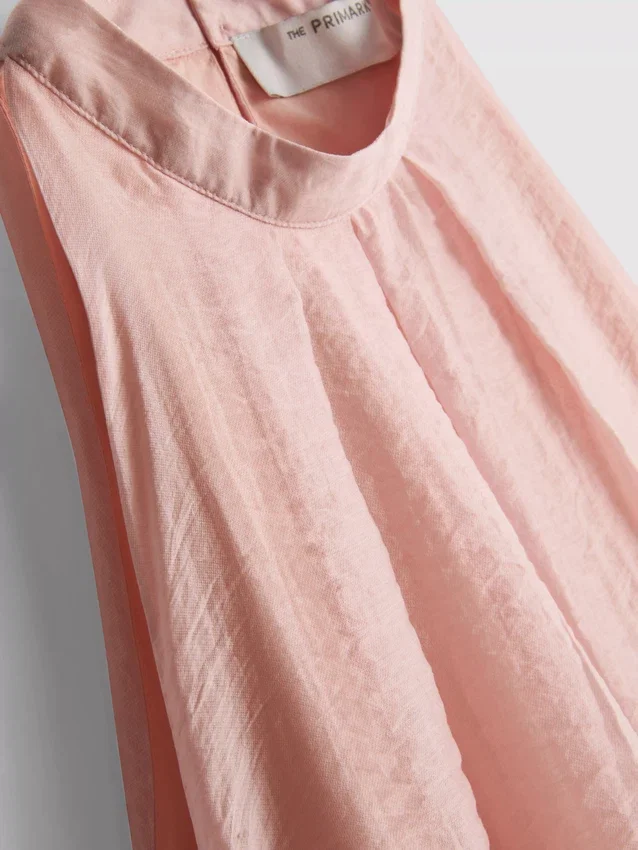 Die drapierte Halter-Bluse „Air Flow“ von The Edit Die drapierte Halter-Bluse „Air Flow“ von The Edit