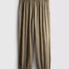Die Satin-Hose mit Umschlag von The Edit Die Satin-Hose mit Umschlag von The Edit