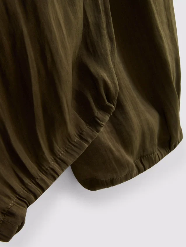 Die Satin-Hose mit Umschlag von The Edit Die Satin-Hose mit Umschlag von The Edit