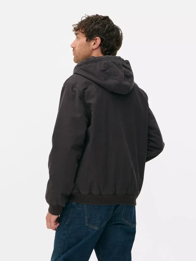Die „Stronghold Canvas“-Kapuzenjacke Die „Stronghold Canvas“-Kapuzenjacke
