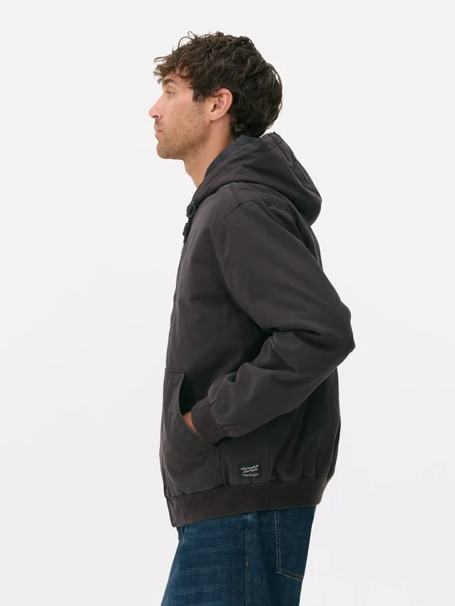 Die „Stronghold Canvas“-Kapuzenjacke Die „Stronghold Canvas“-Kapuzenjacke