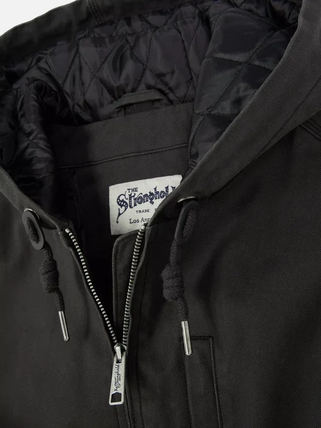 Die „Stronghold Canvas“-Kapuzenjacke Die „Stronghold Canvas“-Kapuzenjacke
