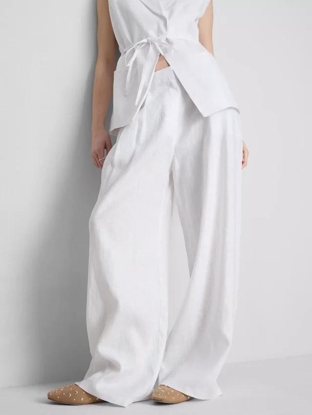 Die „The Edit“-Plissee-Leinenhose mit weitem Bein Die „The Edit“-Plissee-Leinenhose mit weitem Bein