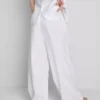 Die „The Edit“-Plissee-Leinenhose mit weitem Bein Die „The Edit“-Plissee-Leinenhose mit weitem Bein