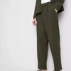 Die „The Edit“-Plisseehose Die „The Edit“-Plisseehose