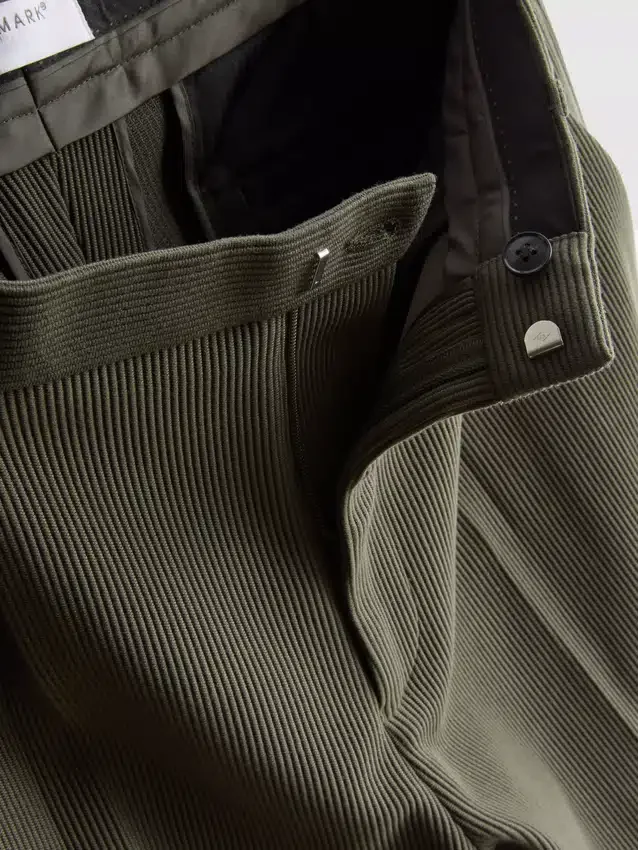 Die „The Edit“-Plisseehose Die „The Edit“-Plisseehose