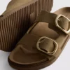 Die „The Edit“-Sandalen mit zwei Schnallenriemen