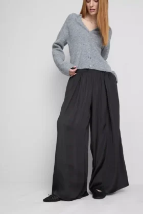 Die „The Edit“ Satin-Hose mit weitem Bein Die „The Edit“ Satin-Hose mit weitem Bein