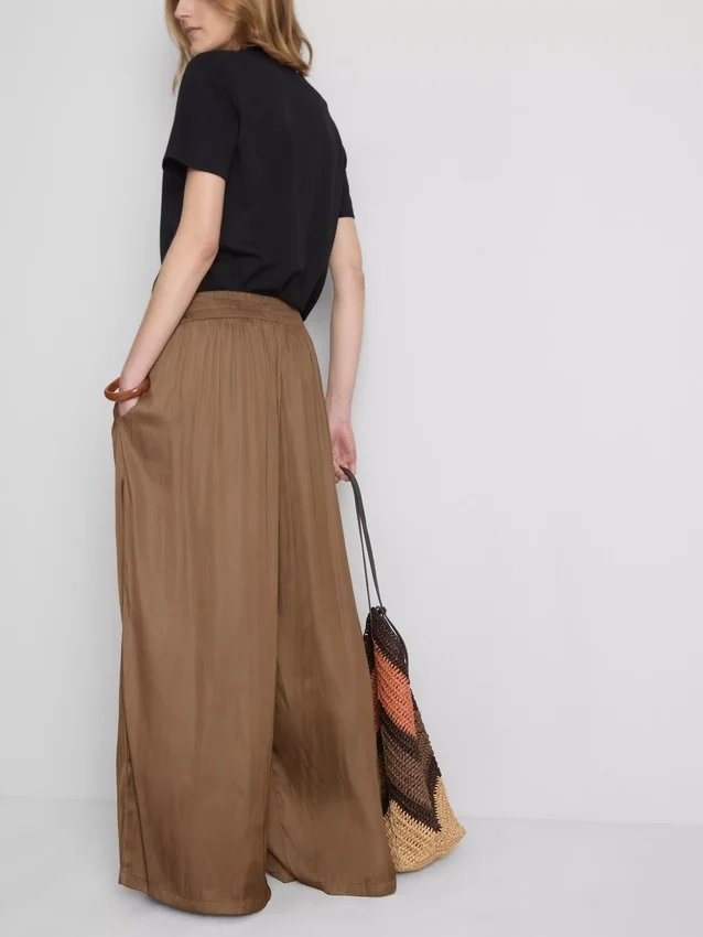 Die „The Edit“ Satin-Hose mit weitem Bein Die „The Edit“ Satin-Hose mit weitem Bein