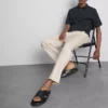 Die „The Edit“ Slim-Fit-Hose mit Pfirsichstruktur Die „The Edit“ Slim-Fit-Hose mit Pfirsichstruktur