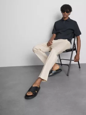 Die „The Edit“ Slim-Fit-Hose mit Pfirsichstruktur