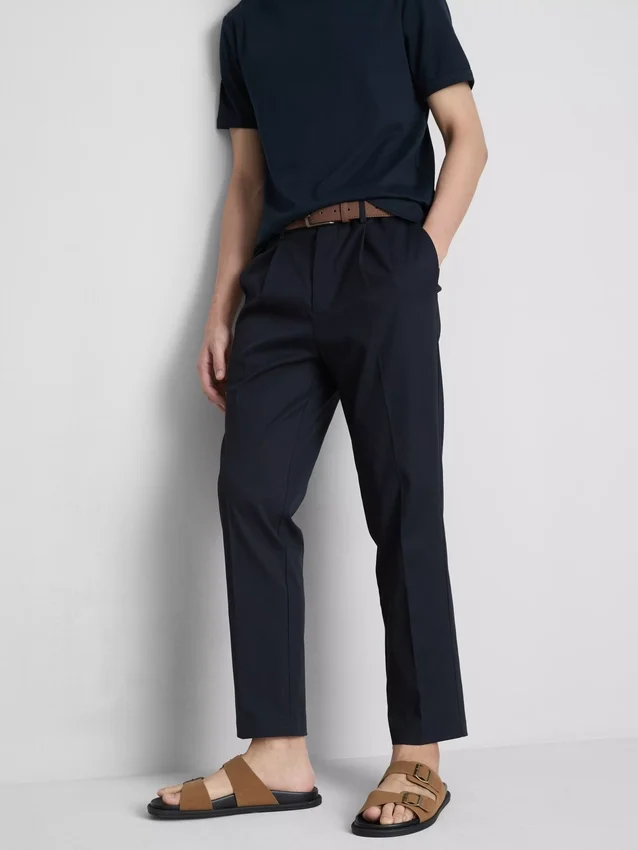 Die „The Edit“ Slim-Fit-Hose mit Pfirsichstruktur Die „The Edit“ Slim-Fit-Hose mit Pfirsichstruktur