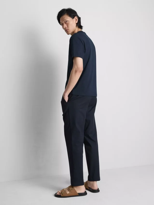 Die „The Edit“ Slim-Fit-Hose mit Pfirsichstruktur Die „The Edit“ Slim-Fit-Hose mit Pfirsichstruktur