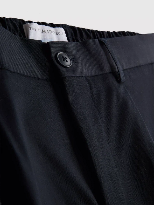 Die „The Edit“ Slim-Fit-Hose mit Pfirsichstruktur Die „The Edit“ Slim-Fit-Hose mit Pfirsichstruktur
