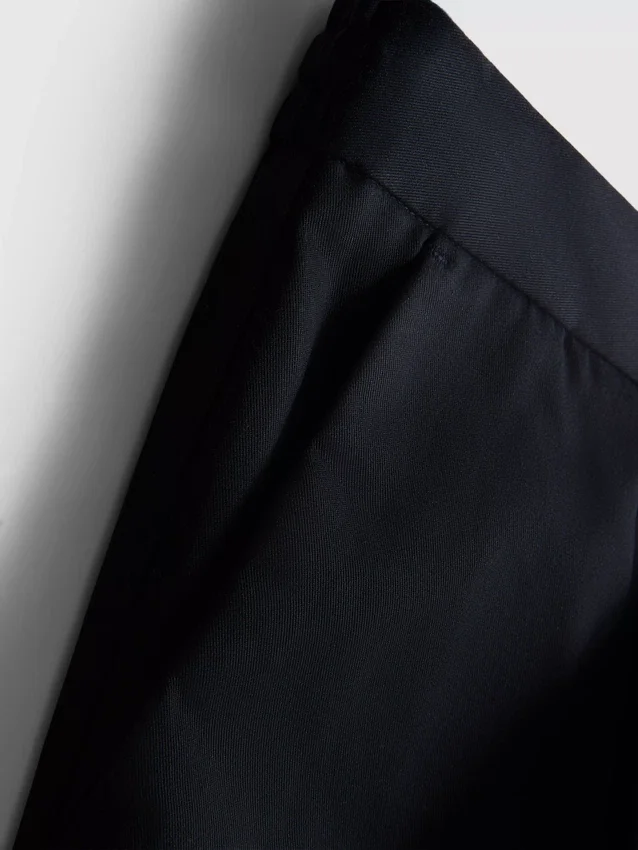 Die „The Edit“ Slim-Fit-Hose mit Pfirsichstruktur Die „The Edit“ Slim-Fit-Hose mit Pfirsichstruktur