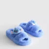 Disneys flauschige Hausschuhe mit zwei Riemen und Stitch-Motiv Disneys flauschige Hausschuhe mit zwei Riemen und Stitch-Motiv