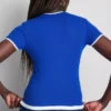 Doppellagiges T-Shirt mit Rundhalsausschnitt Doppellagiges T-Shirt mit Rundhalsausschnitt