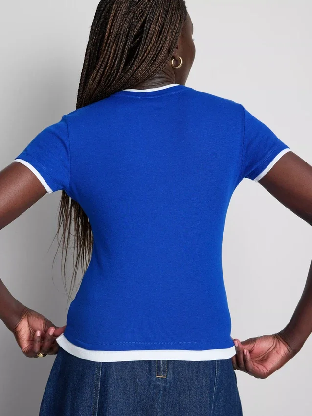 Doppellagiges T-Shirt mit Rundhalsausschnitt Doppellagiges T-Shirt mit Rundhalsausschnitt