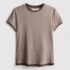 Doppellagiges T-Shirt mit Rundhalsausschnitt Doppellagiges T-Shirt mit Rundhalsausschnitt