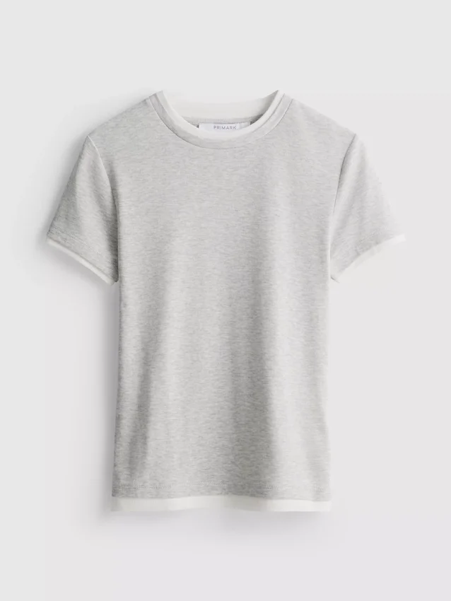 Doppellagiges T-Shirt mit Rundhalsausschnitt Doppellagiges T-Shirt mit Rundhalsausschnitt